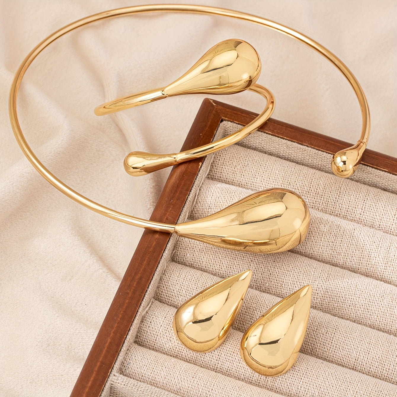 HighPeak Teardrop Jewelry Set in polished gold, featuring necklace, bracelet, and earrings with sculpted liquid-gold curves