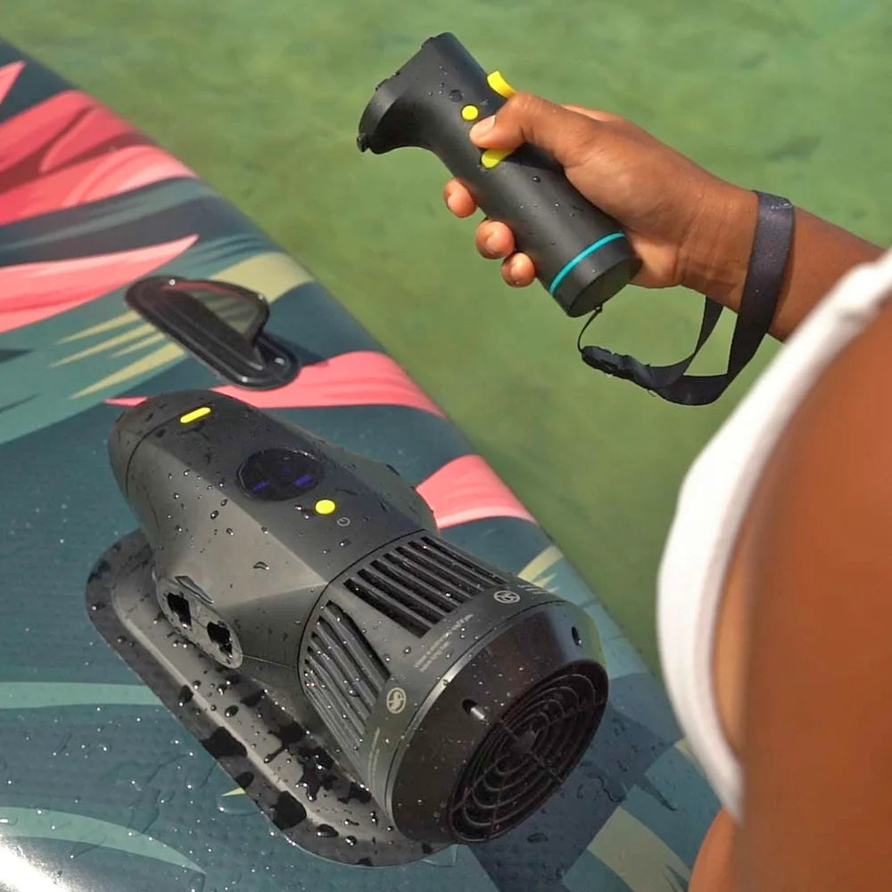 Electric Underwater Scooter wireless remote controlling speed from a paddle board